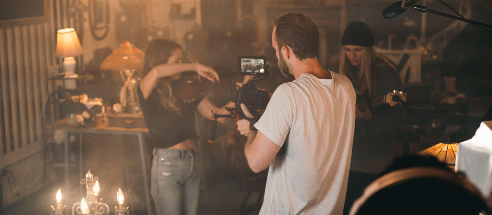 Minimize zooming during free-hand filming